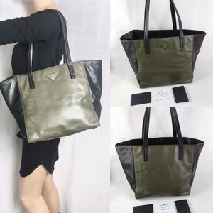 ✅Gorgeous✅PRADA LEATHER TOTE military